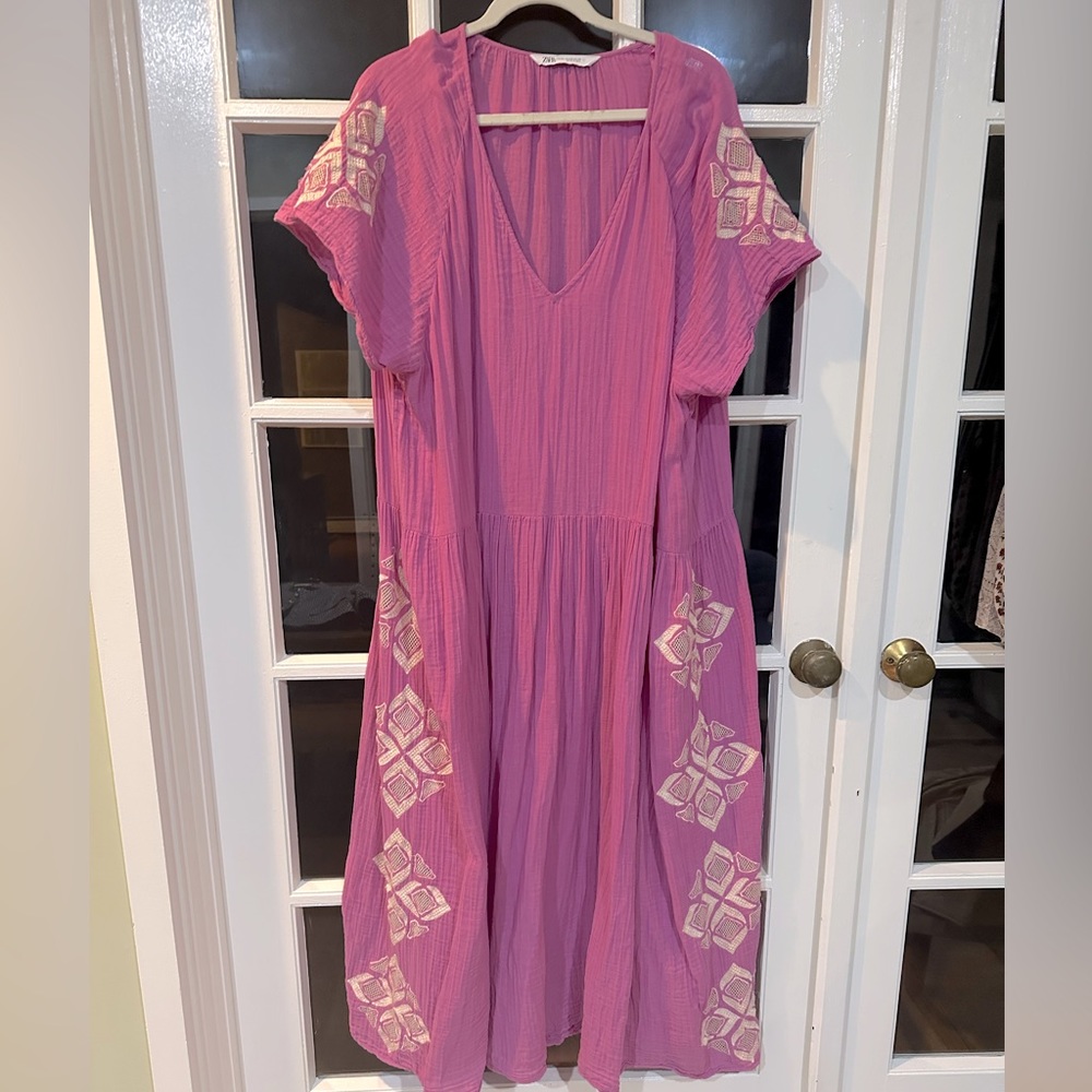 Zara XXL maxi dress in a mauve like pink with beige stitching details